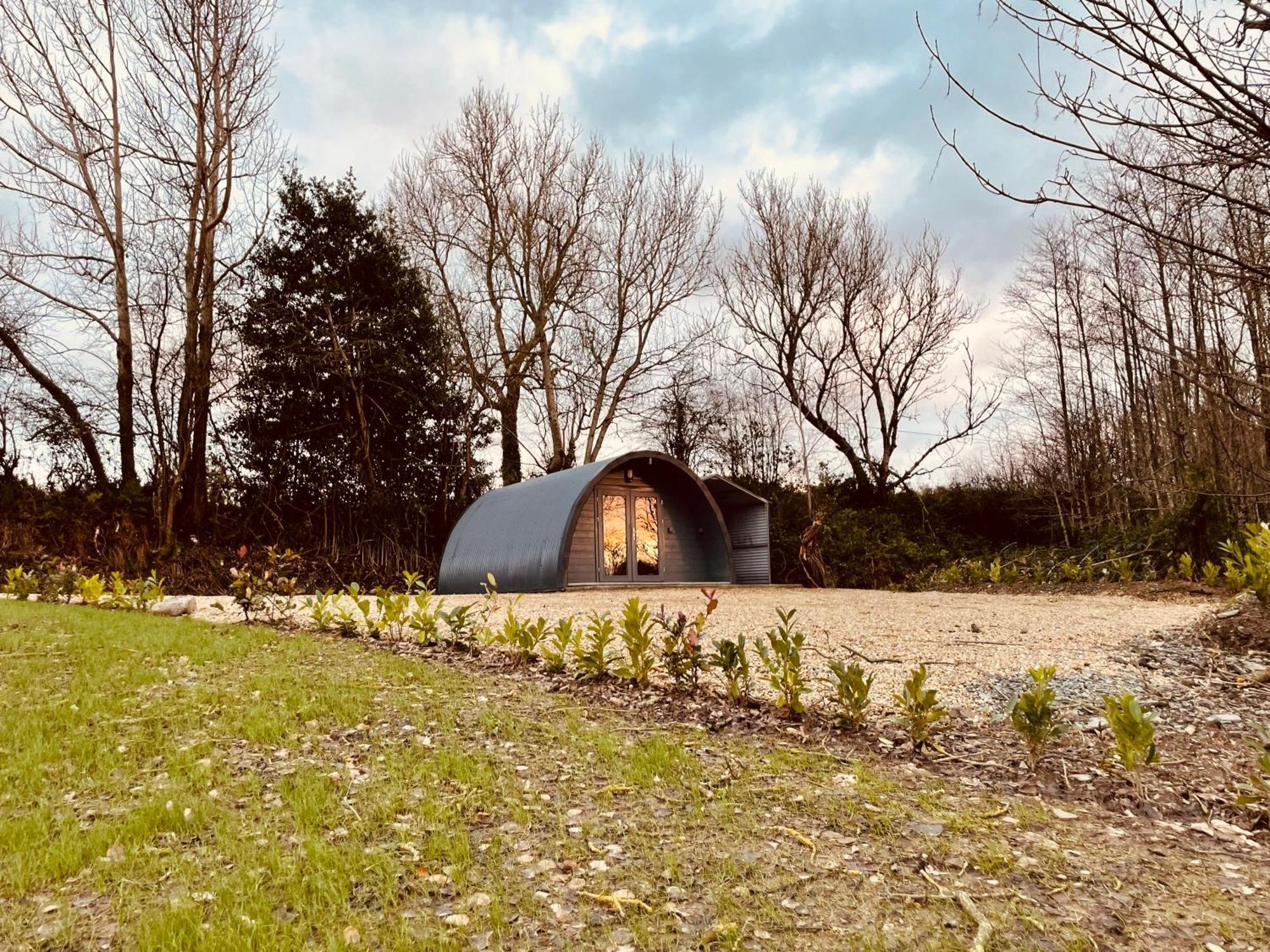 Executive Pod And Jacuzzi * Watch House Village